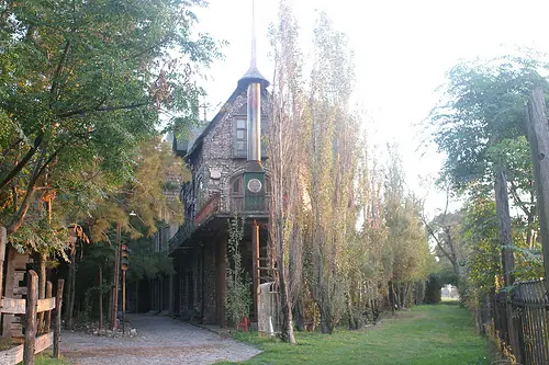 Sabias que hay una aldea medieval en Buenos Aires?