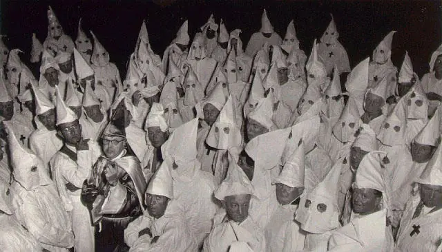 Qué es y cómo surge el Ku Klux Klan