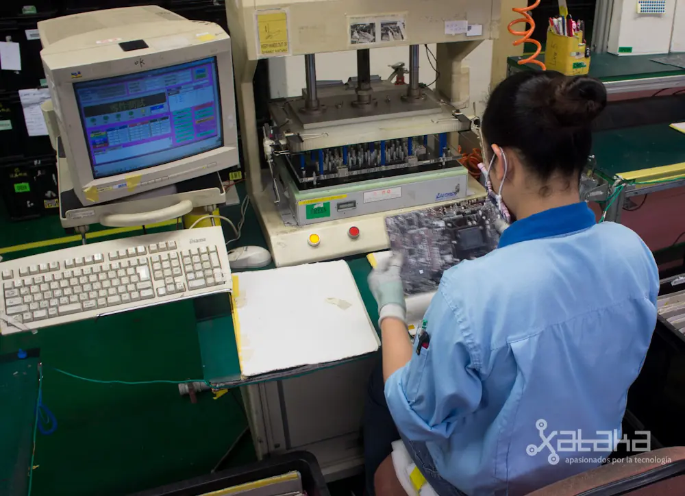 Así se fabrica la placa base de tu ordenador