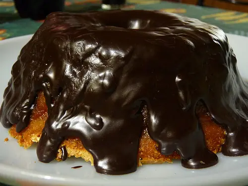 Budin de pan con coco bañado en chocolate -hacetelo Yaaaa-