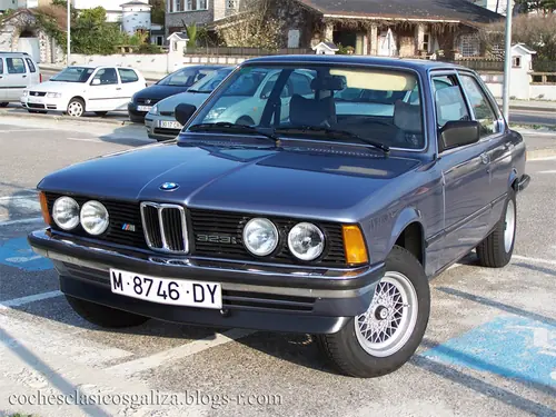323i