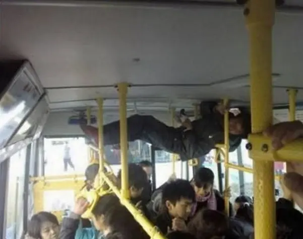 las personas mas raras q te puedes encontrar en el metro