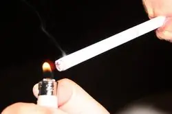 como encender un cigarro