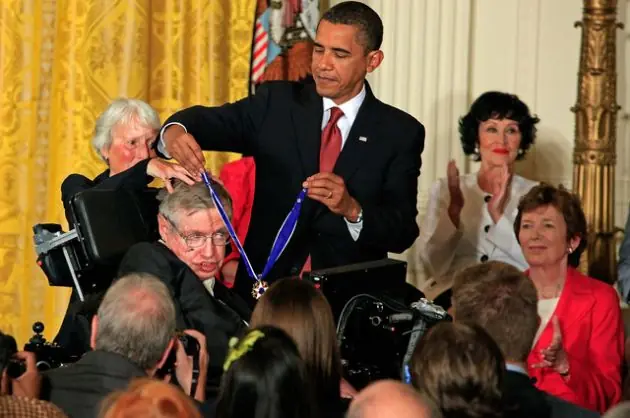 25 grandes frases de Stephen Hawking