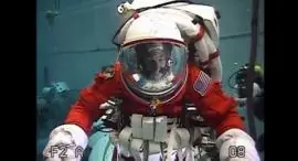 Astronautas en un asteroide