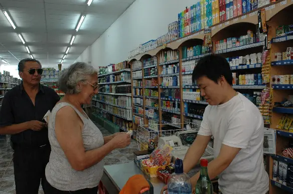 Razones para no ir a comprar a los supermercados chinos