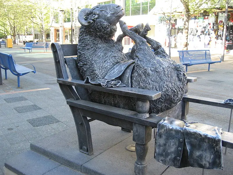 Las 10 estatuas de metal más estrambóticas