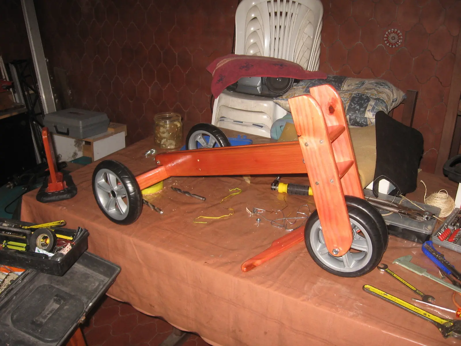 Triciclo de madera caminador