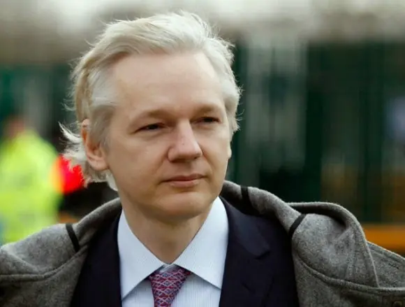 Assange afirma que el software libre es el único seguro
