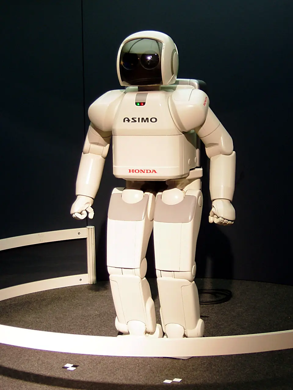 Asimo- El robot mas inteligente del mundo