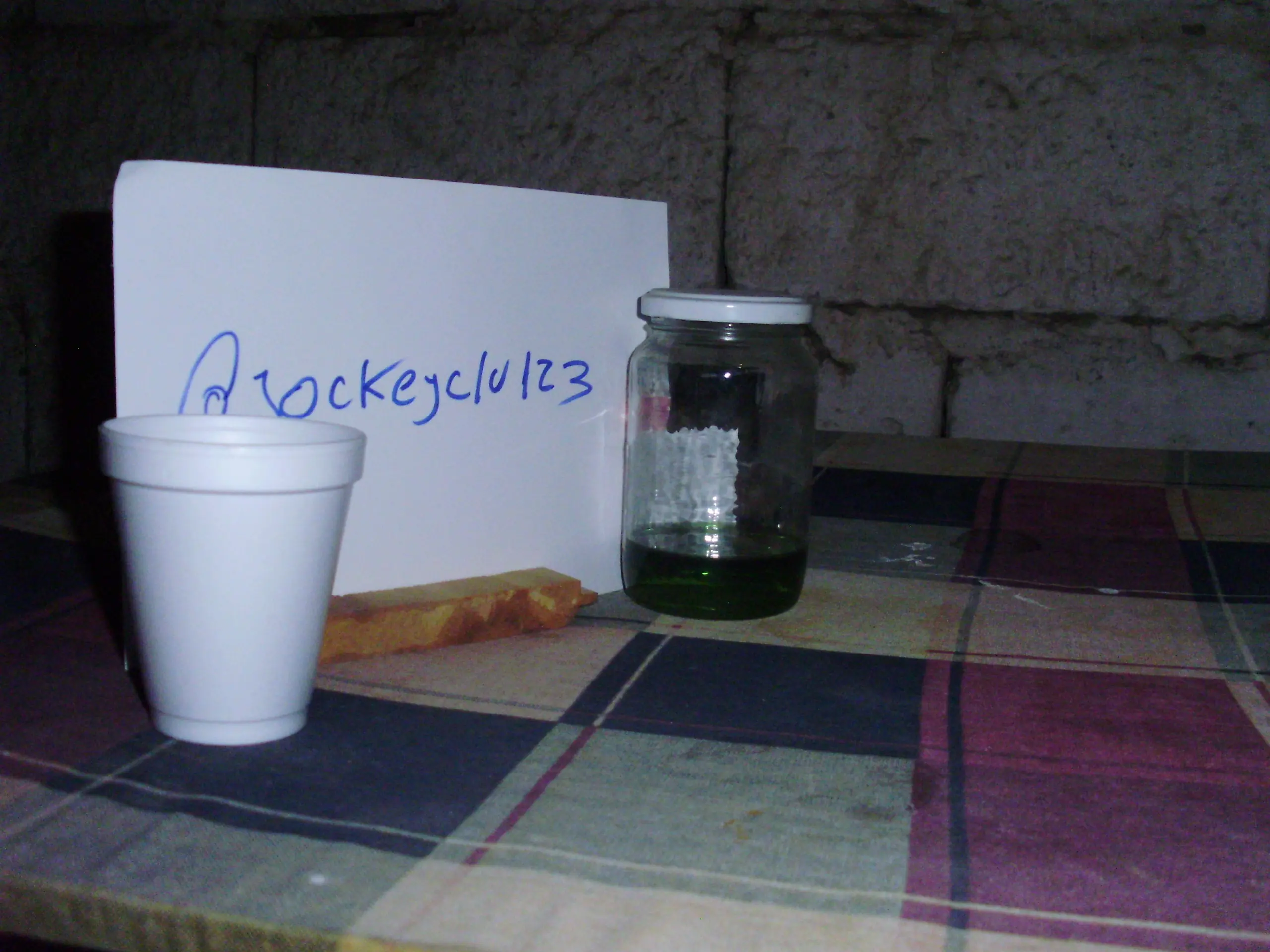 Te enseño hacer pegamento con dos materiales. (pasa lince)
