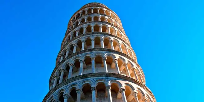 ¿Por qué la torre de Pisa está inclinada?