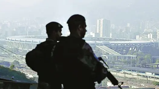 Militares Ocupan Otra Favela EN RIO