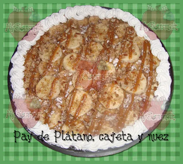 Pay De Platano Con Cajeta y Nuez