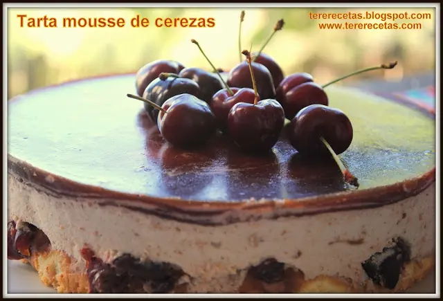 Tarta mousse de cerezas.