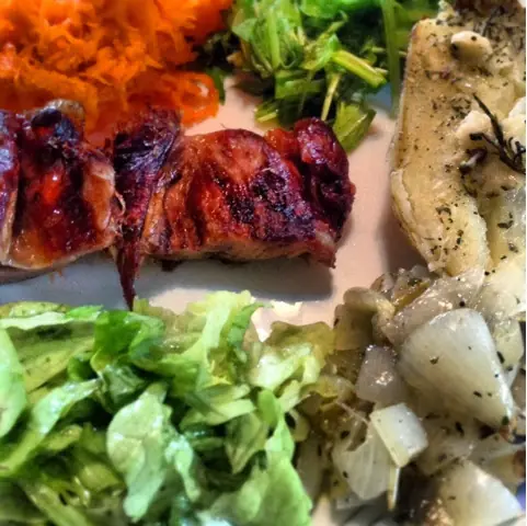 Cerdo con Papa al Horno y Cebollas Asadas [Foto-Receta]