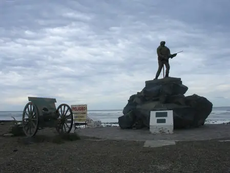malvinas historia y monumentos a los caidos