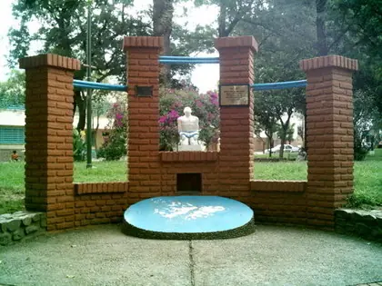 malvinas historia y monumentos a los caidos
