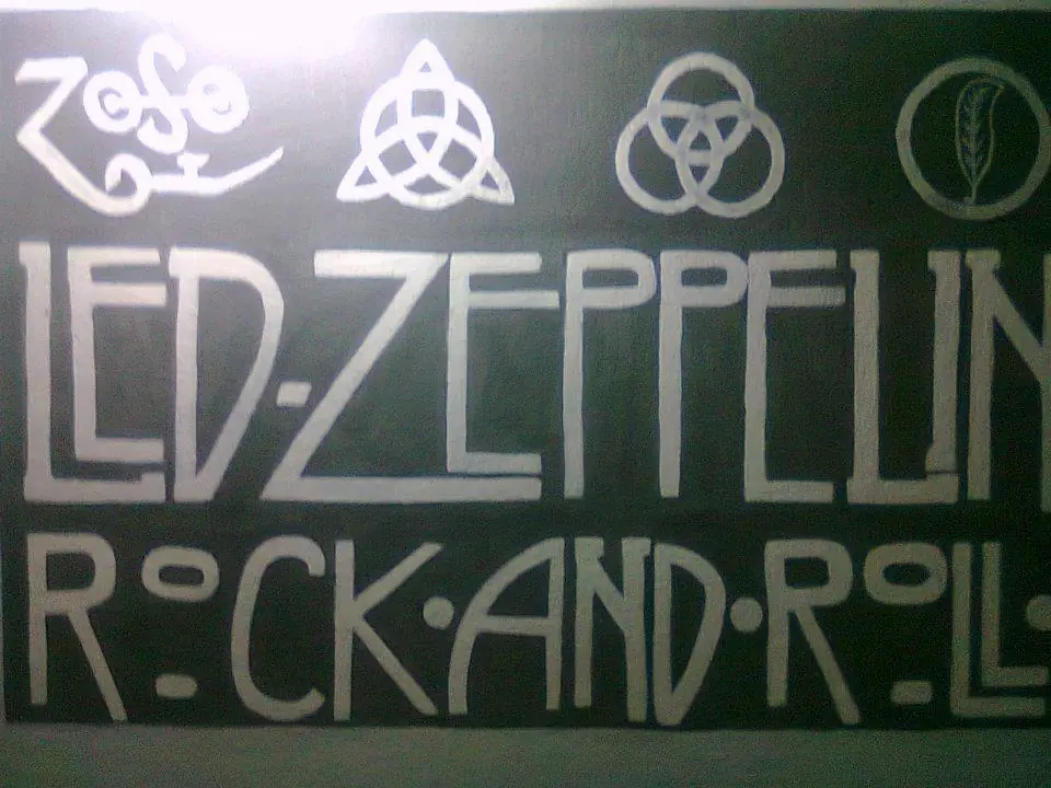 Led Zeppelin y The Beatles.. (en mi pared)