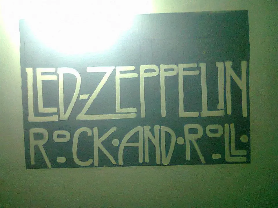 Led Zeppelin y The Beatles.. (en mi pared)