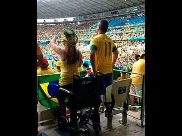 Lograron que cuadripléjicos pudieran ponerse de pie