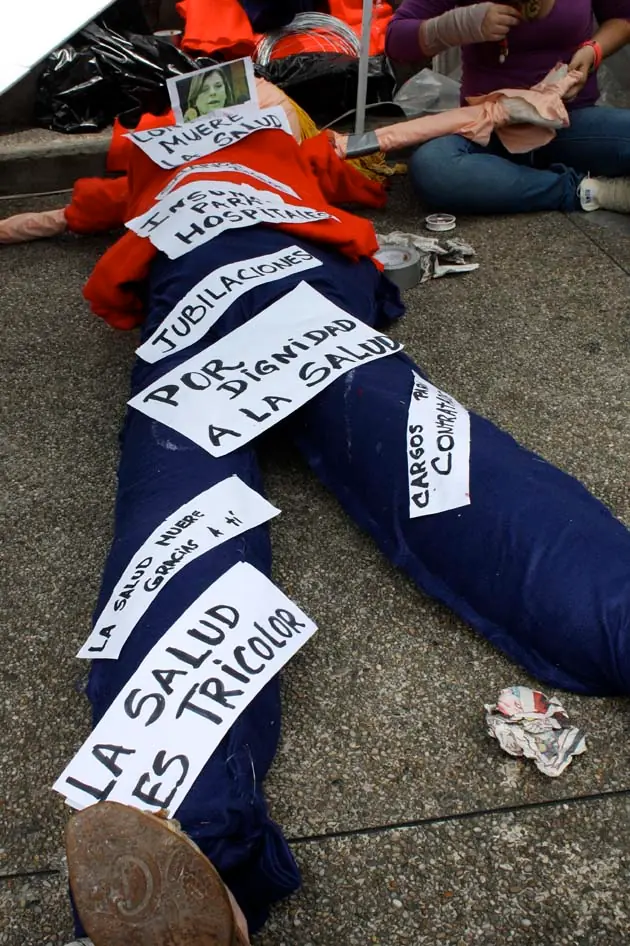 Figura Del Chavismo Son Quemadas Como Judas En Caracas-Vnzla