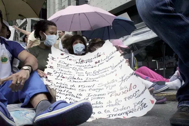 Figura Del Chavismo Son Quemadas Como Judas En Caracas-Vnzla