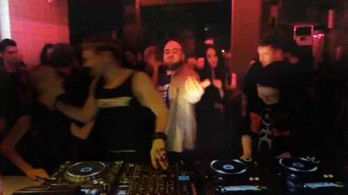 Por qué los fans del EDM son lo peor que existe en 22 gifs