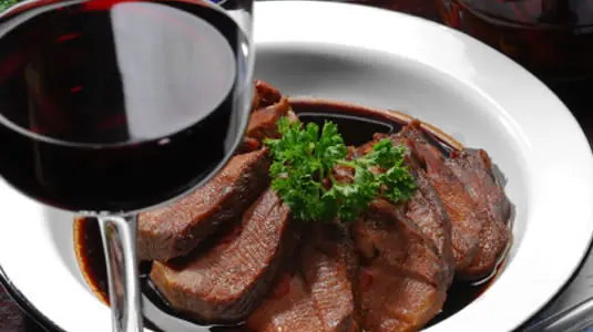 Gran plato: carne al vino tinto...