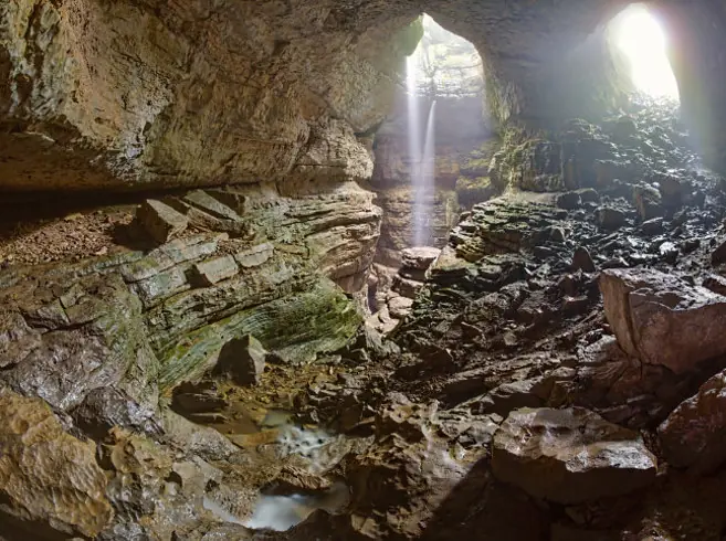 cuevas irreales