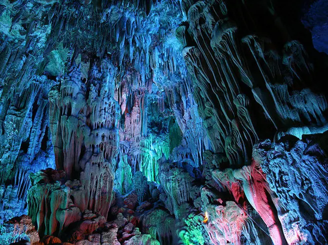 cuevas irreales