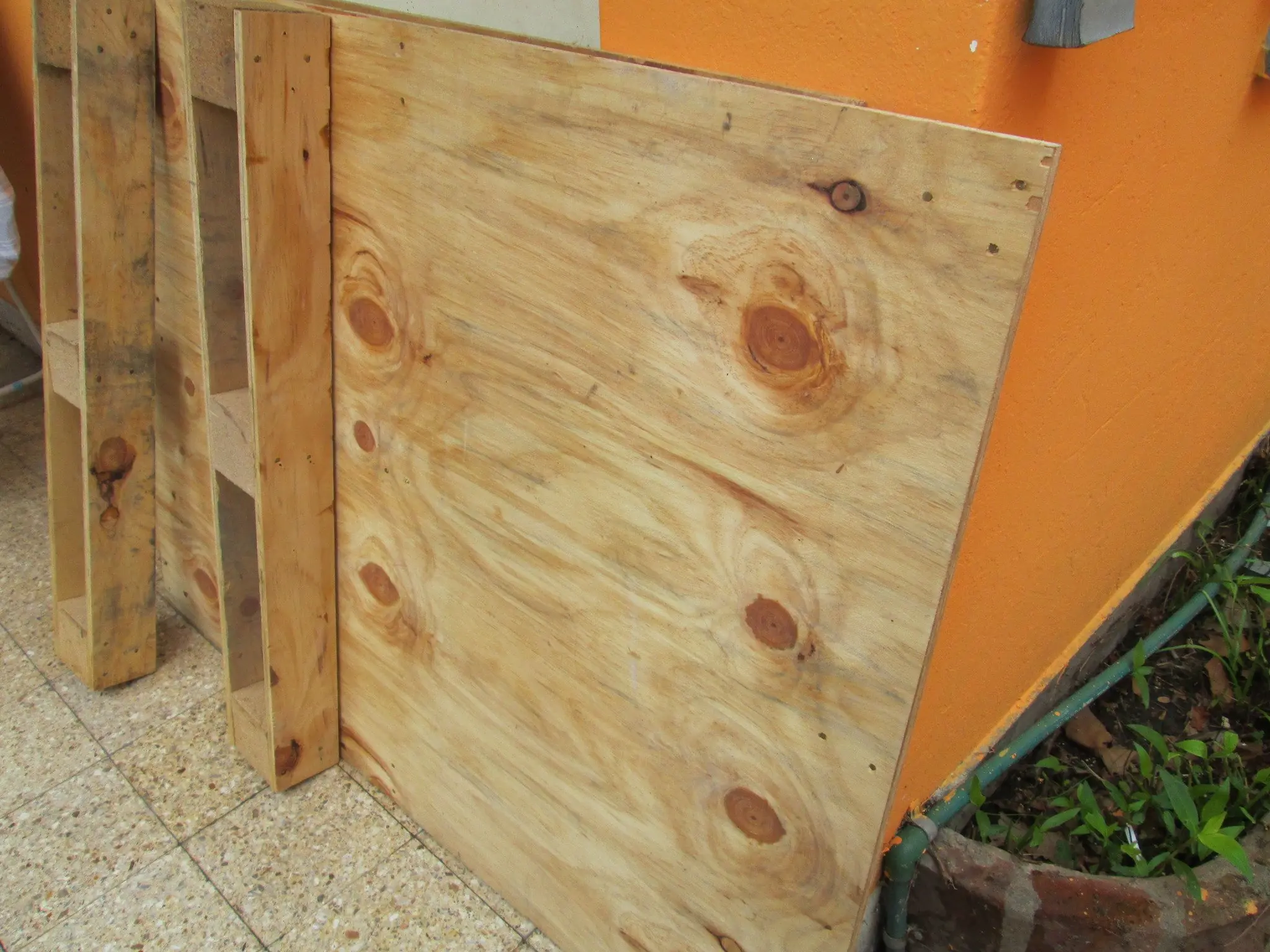 Hice el respaldo de mi cama con pallets...Reciclando!!