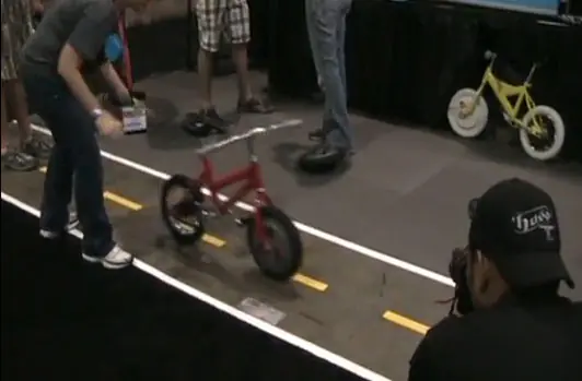 Ruedas con giroscopio para aprender a andar en bici