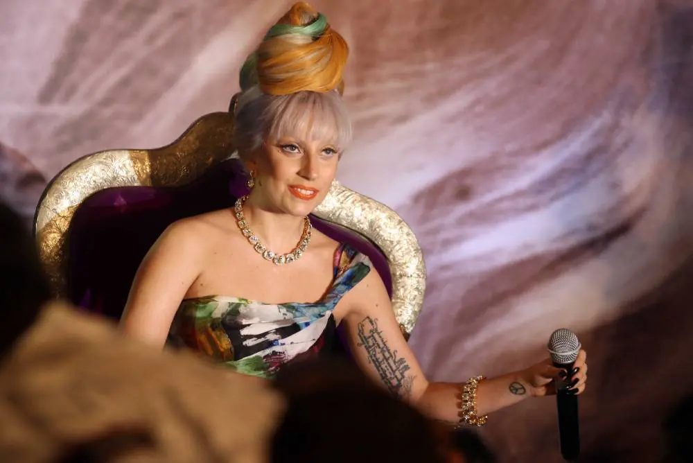 Lady Gaga esta re loca...