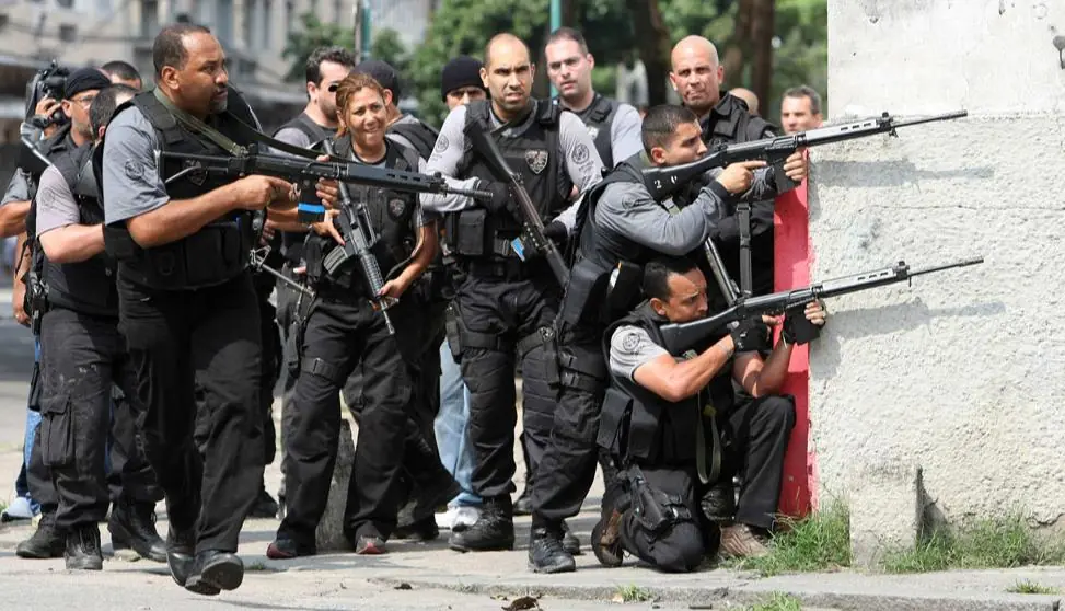 Siete muertos en una favela en Río -editado-