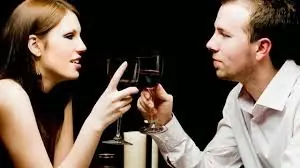 Con el alcohol, ellas se vuelven cariñosas y ellos infieles