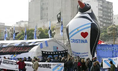 Los Kirchneristas, cada vez más lejos del pueblo
