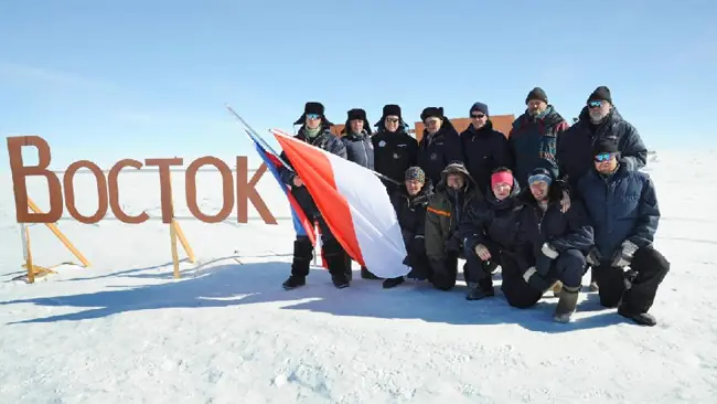 Encuentran Esvastica nazi en antiguo lago antartico