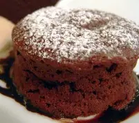 receta de bizcochuelos de chocolate y como decorarlo