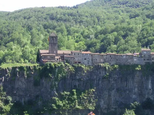 Conoces Castellfollit de la Roca? Sino pasa entonces!