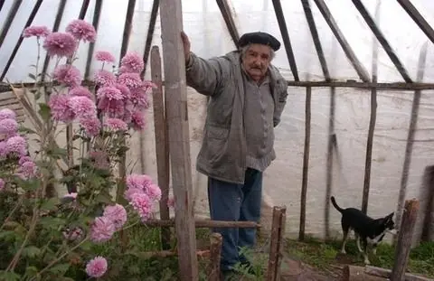 De Mujica a Cristina un perfume de mujer