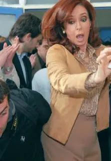 Cristina Kirchner haciendo cosas