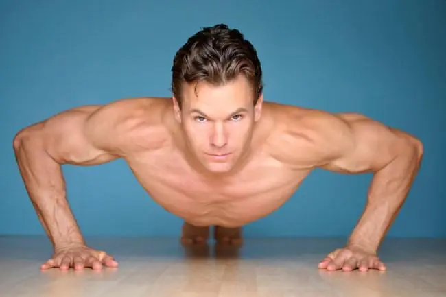 Evoluciona tus flexiones para intensificar el entrenamiento