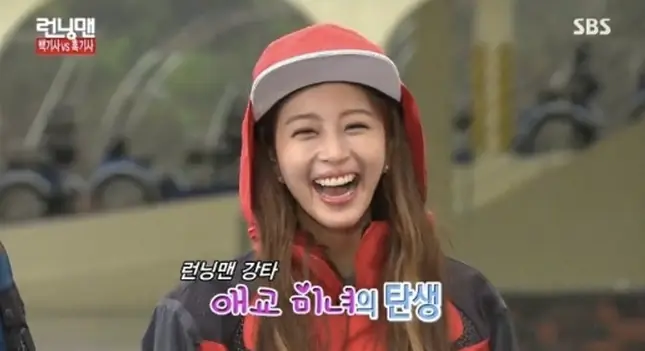 Han Ye Seul derrite el corazón del productor con su aegyo en