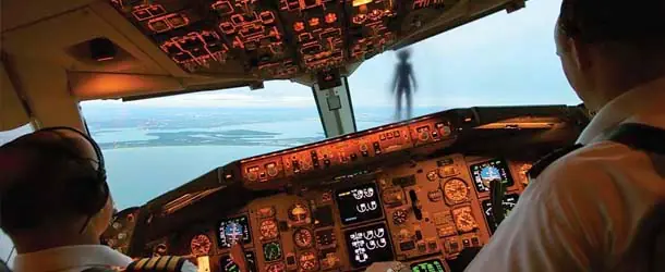 Misterioso “Humanoide Volador” casi impacta contra un avión