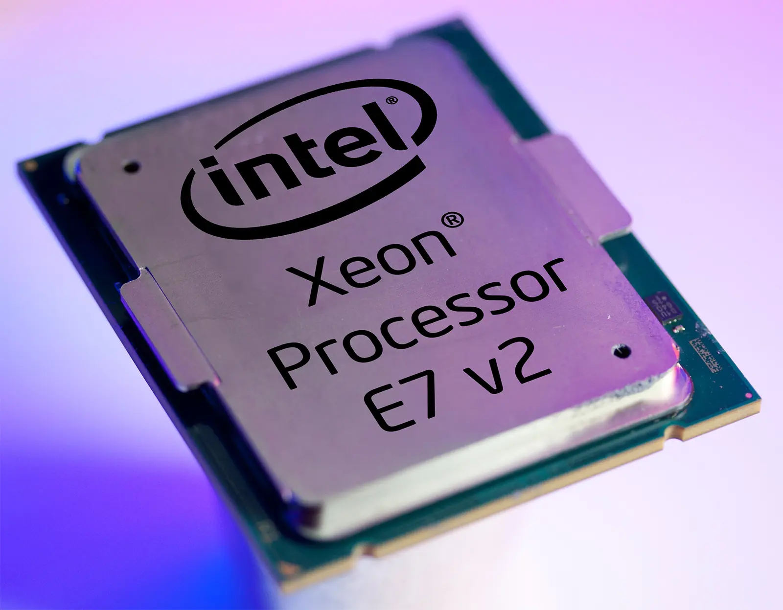 Necesitas 18 cores? intel tiene la solucion con Xeon E7 V3