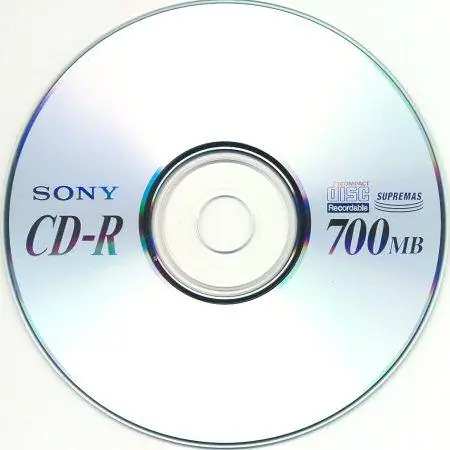 De que estan echos los CD