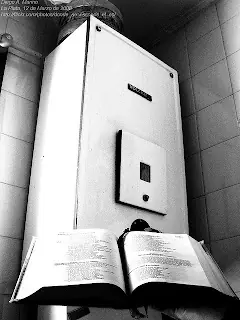 La biblia y el calefon.