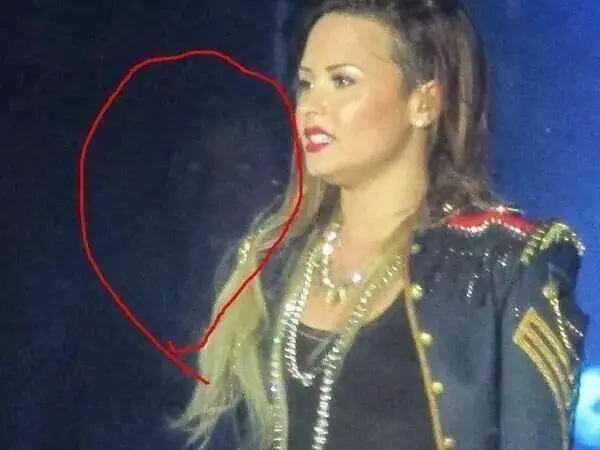 Fantasma en concierto de Demi Lovato