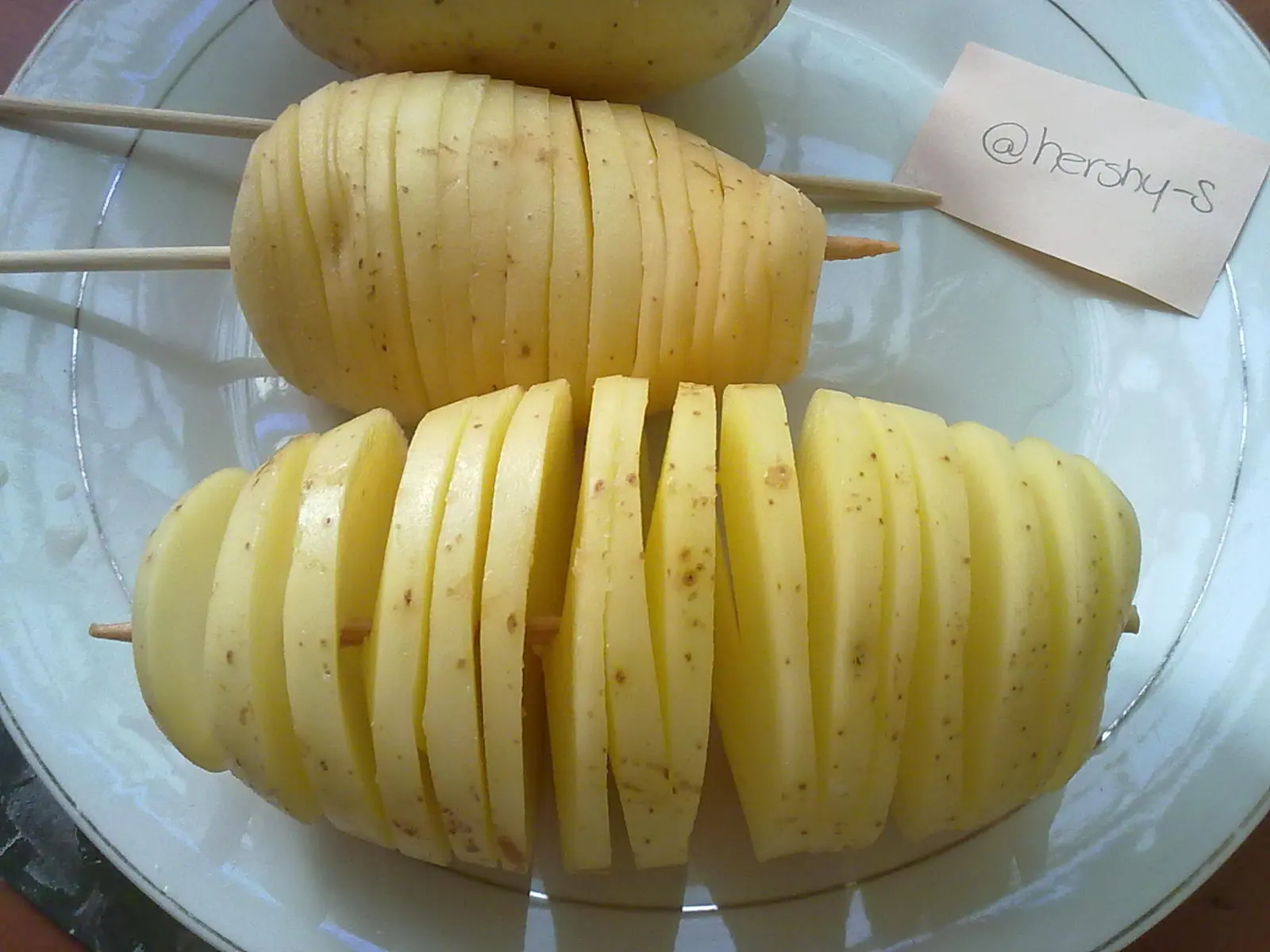 Papas en espiral y pescado para gordos granudos